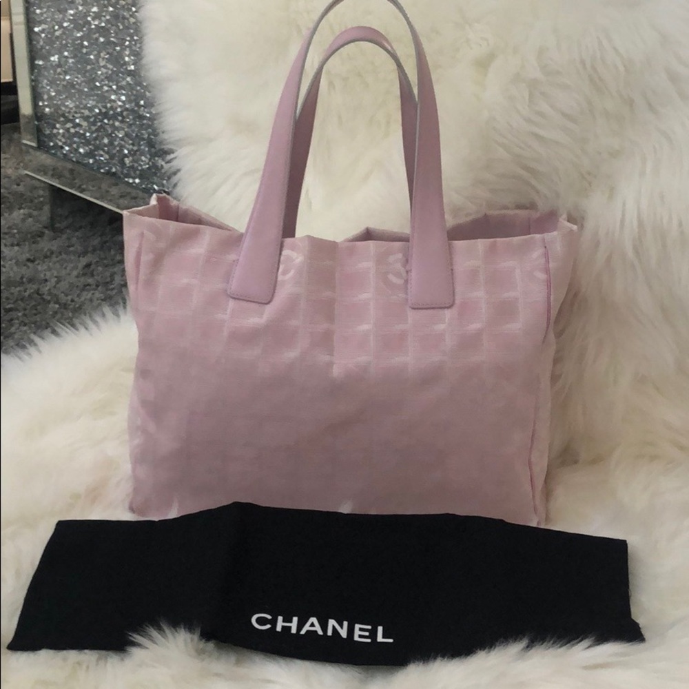 ✅𝗦𝗢𝗟𝗗✅ Chanel Medium Canvas Tote Pink